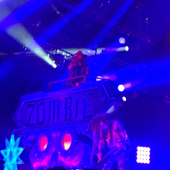 Meet your Posher, Raeven - Picture 6 of 6